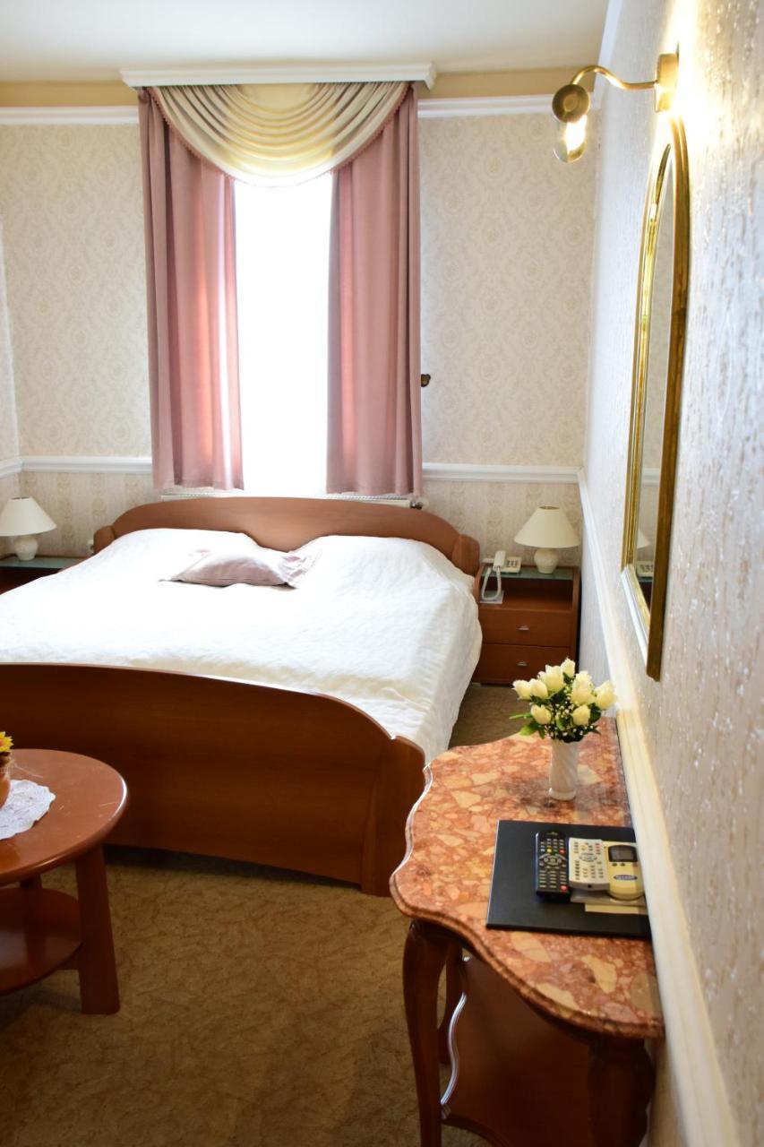 Nyíregyháza Hotel Bibic Es Tueskevar Etterem Es Horgaszto מראה חיצוני תמונה