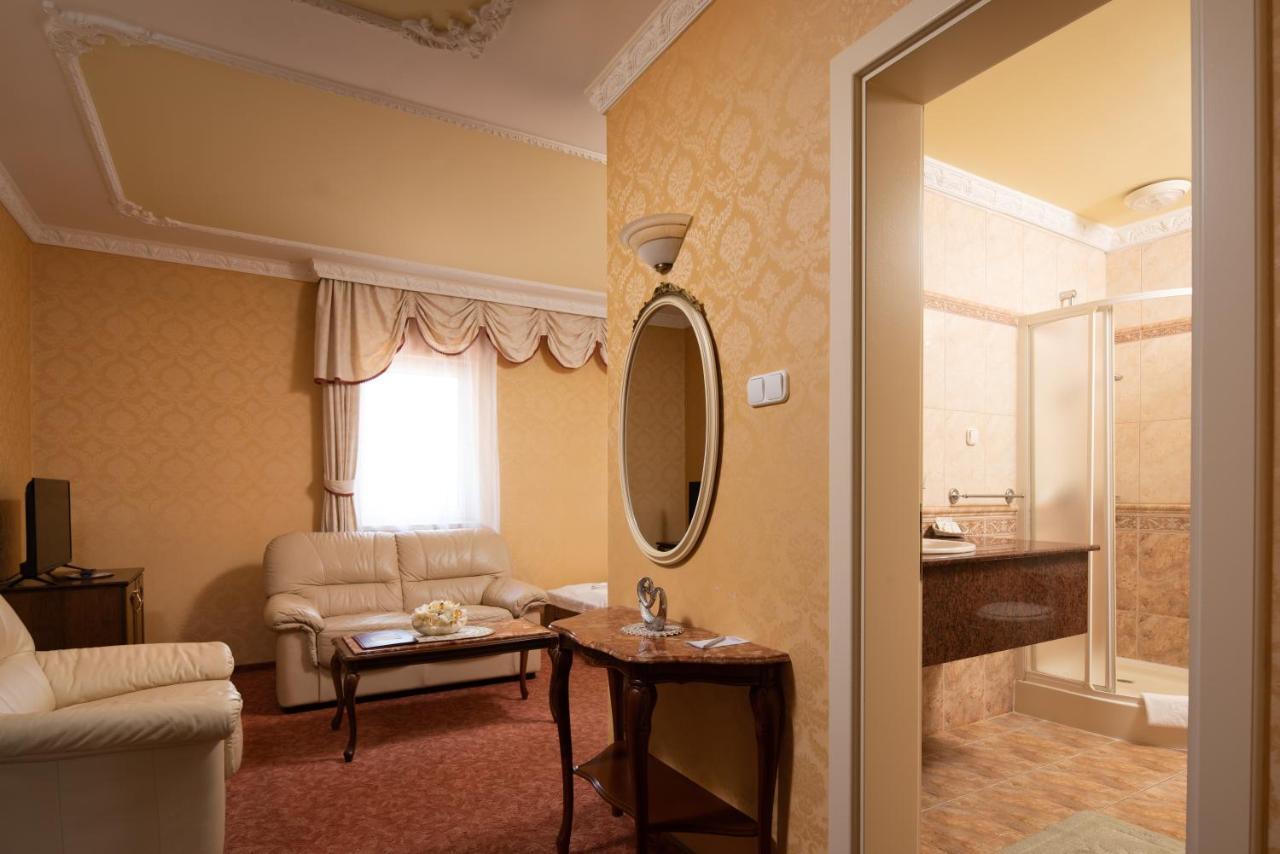 Nyíregyháza Hotel Bibic Es Tueskevar Etterem Es Horgaszto מראה חיצוני תמונה