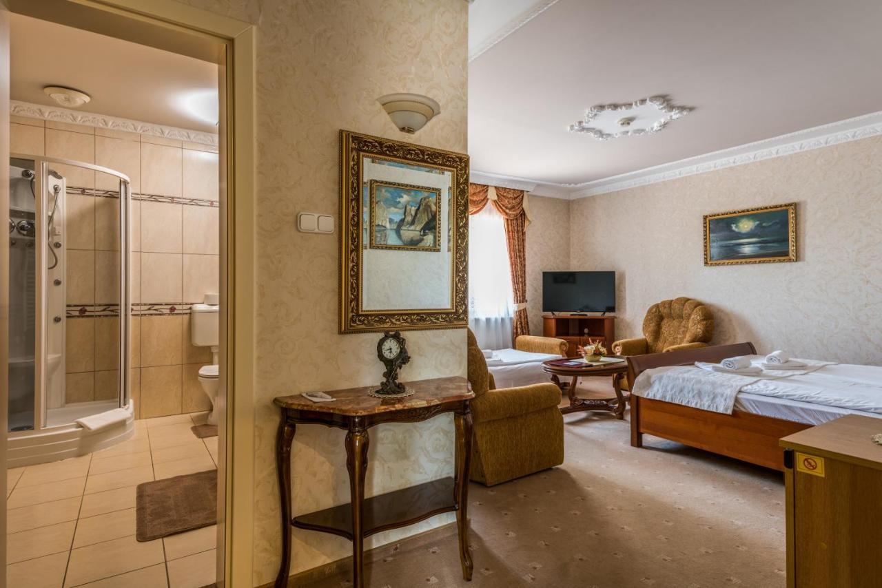 Nyíregyháza Hotel Bibic Es Tueskevar Etterem Es Horgaszto מראה חיצוני תמונה