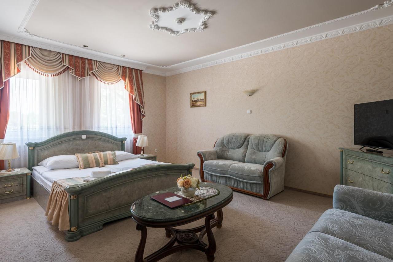 Nyíregyháza Hotel Bibic Es Tueskevar Etterem Es Horgaszto מראה חיצוני תמונה