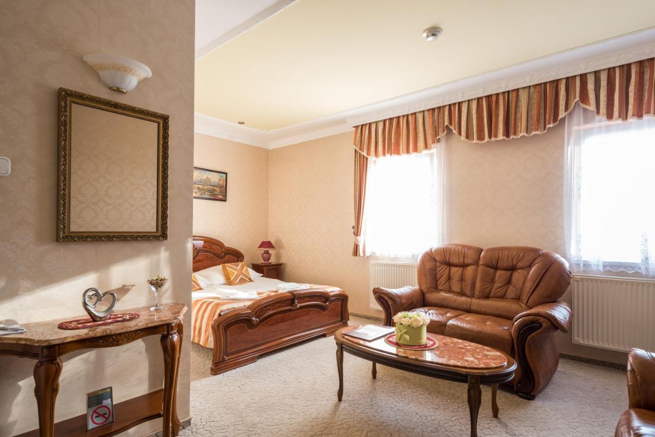 Nyíregyháza Hotel Bibic Es Tueskevar Etterem Es Horgaszto מראה חיצוני תמונה