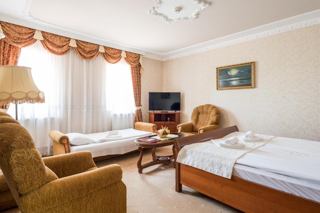 Nyíregyháza Hotel Bibic Es Tueskevar Etterem Es Horgaszto מראה חיצוני תמונה