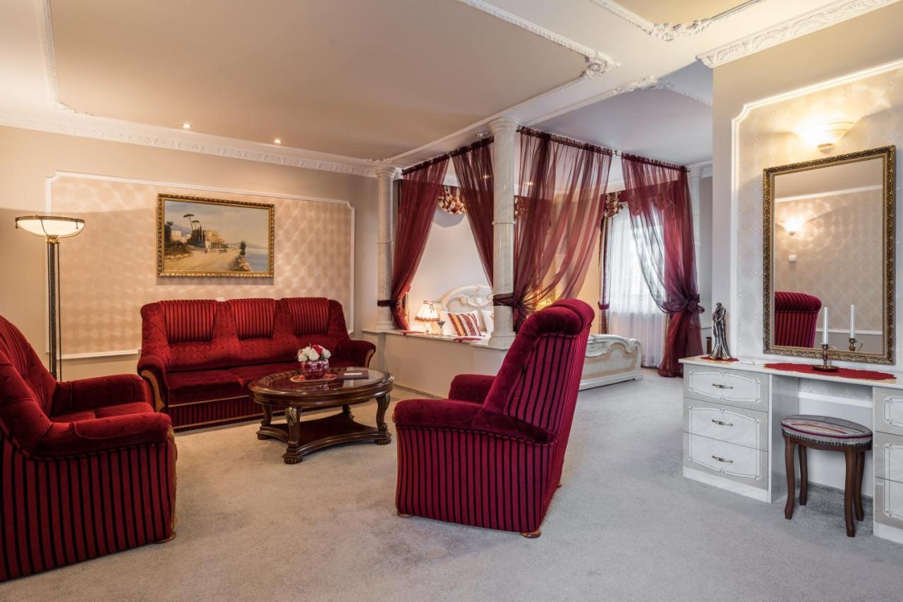 Nyíregyháza Hotel Bibic Es Tueskevar Etterem Es Horgaszto מראה חיצוני תמונה