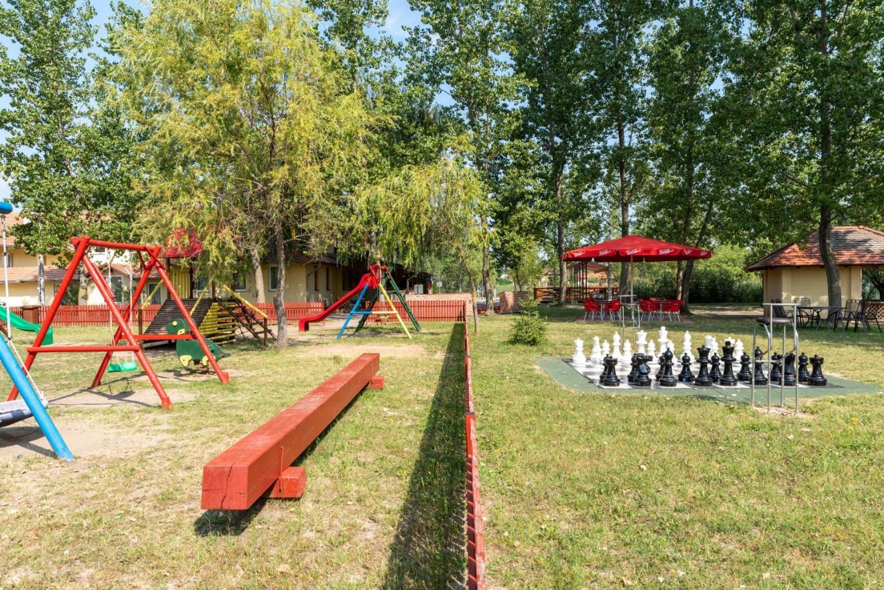 Nyíregyháza Hotel Bibic Es Tueskevar Etterem Es Horgaszto מראה חיצוני תמונה