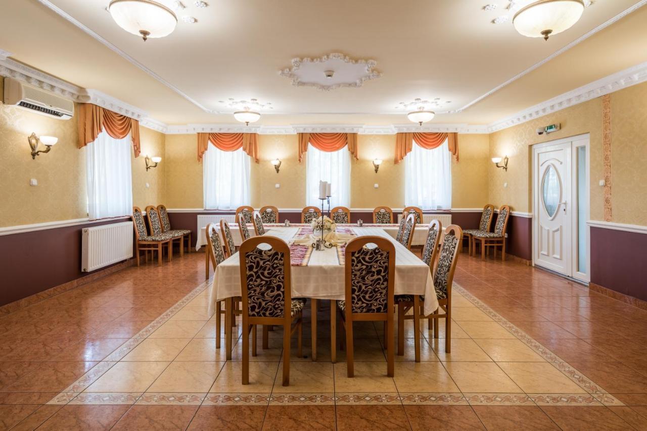 Nyíregyháza Hotel Bibic Es Tueskevar Etterem Es Horgaszto מראה חיצוני תמונה