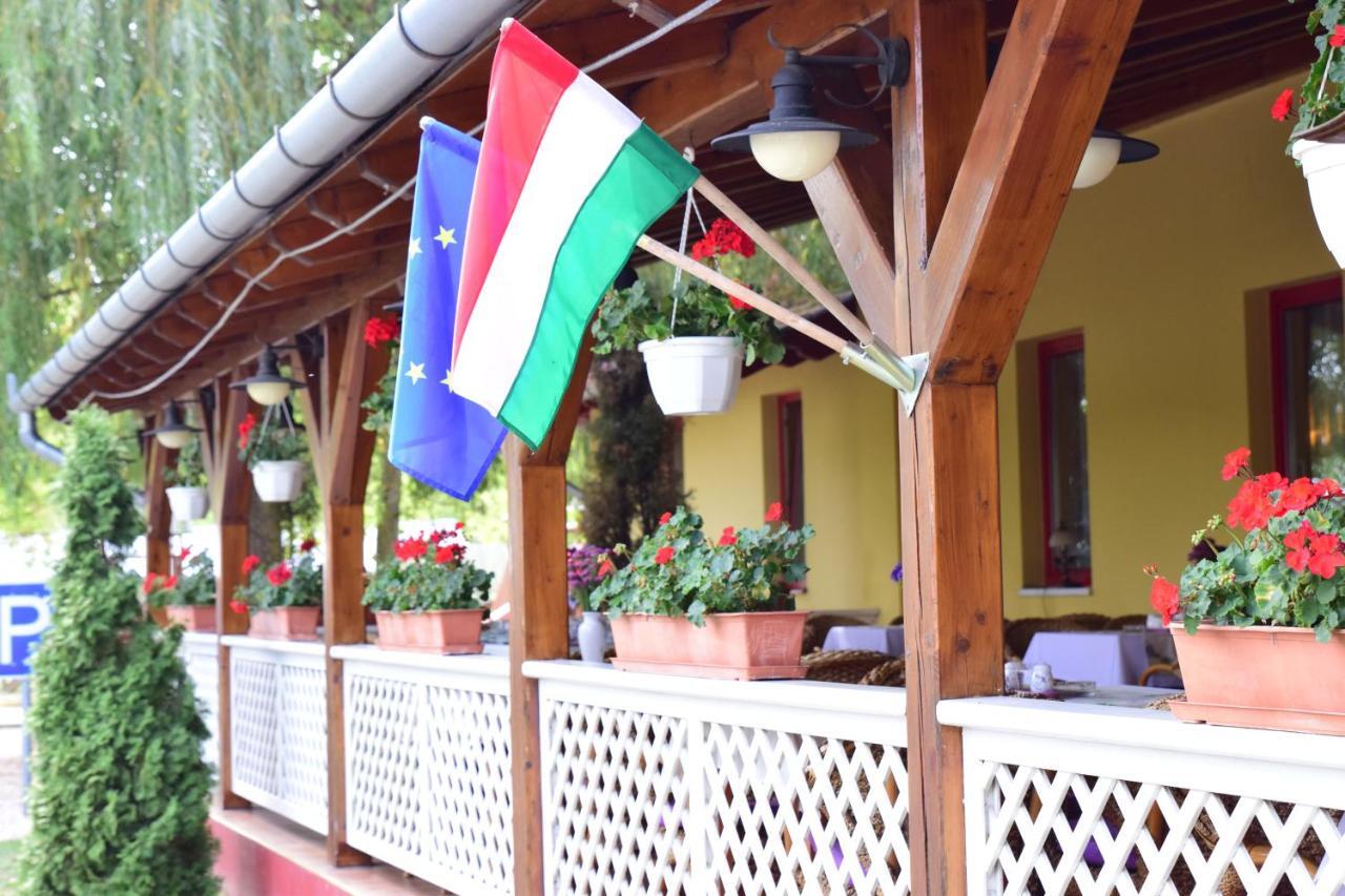 Nyíregyháza Hotel Bibic Es Tueskevar Etterem Es Horgaszto מראה חיצוני תמונה