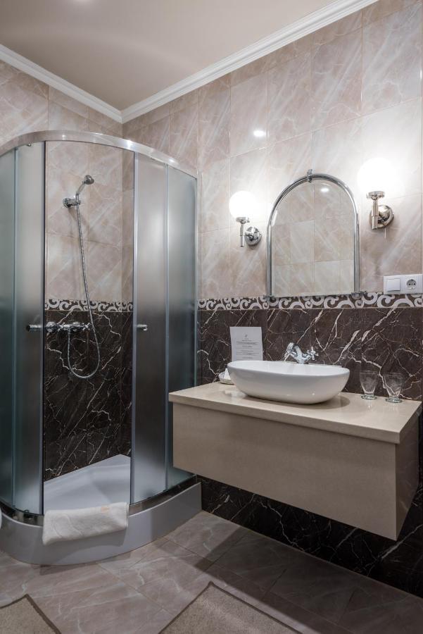 Nyíregyháza Hotel Bibic Es Tueskevar Etterem Es Horgaszto מראה חיצוני תמונה