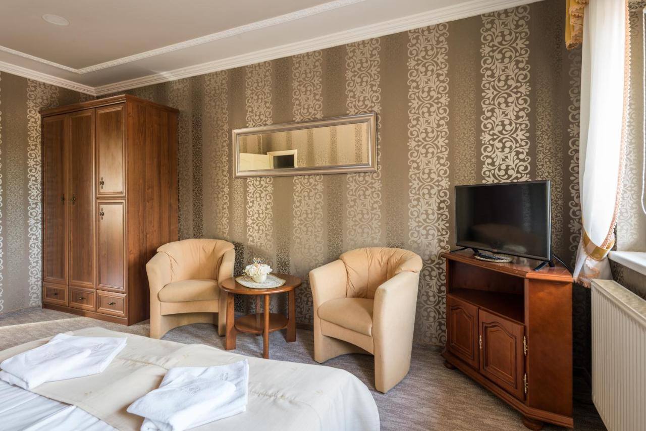 Nyíregyháza Hotel Bibic Es Tueskevar Etterem Es Horgaszto מראה חיצוני תמונה