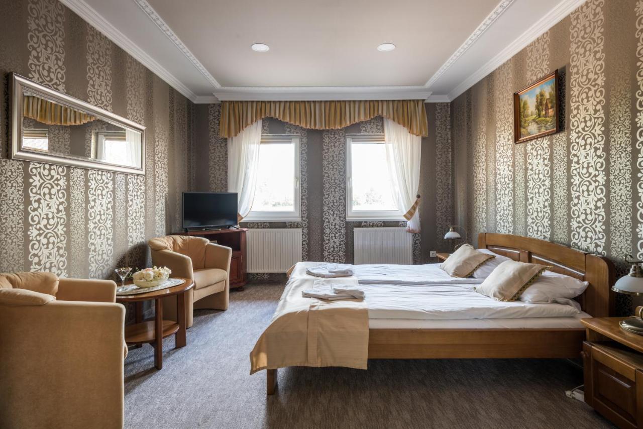 Nyíregyháza Hotel Bibic Es Tueskevar Etterem Es Horgaszto מראה חיצוני תמונה