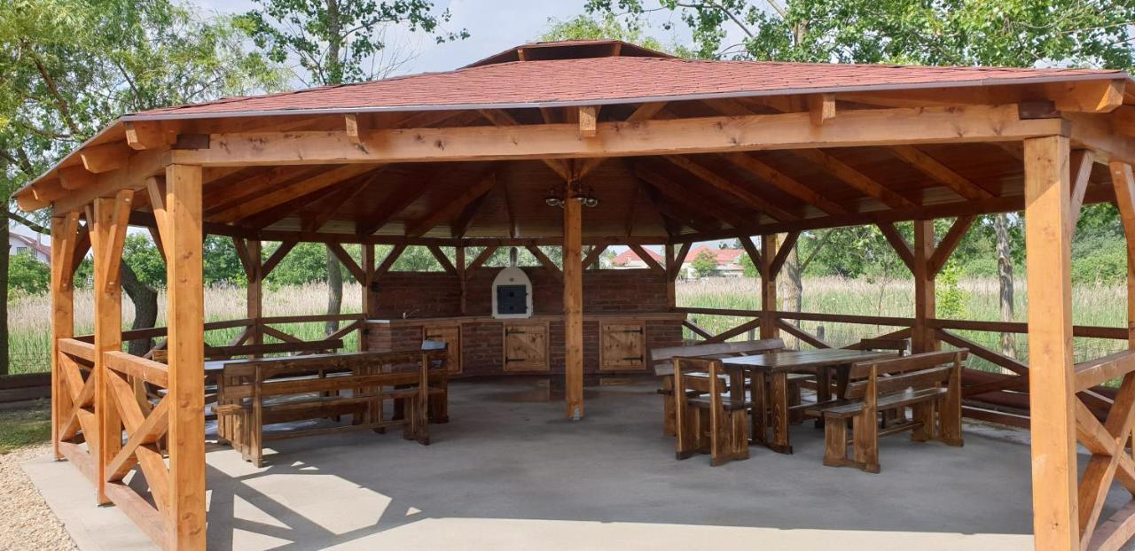Nyíregyháza Hotel Bibic Es Tueskevar Etterem Es Horgaszto מראה חיצוני תמונה